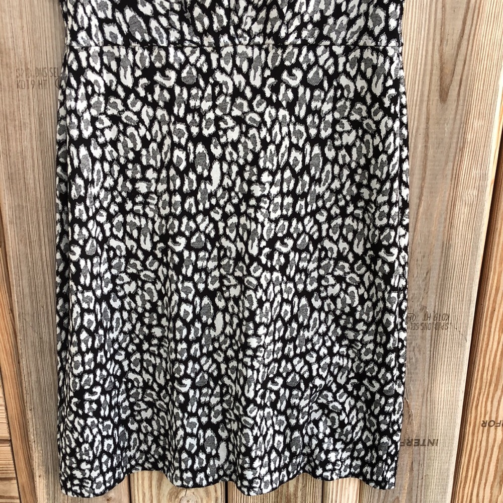 LONDON TIMES Animal Print Sleeveless Dress - Picture 4 of 7